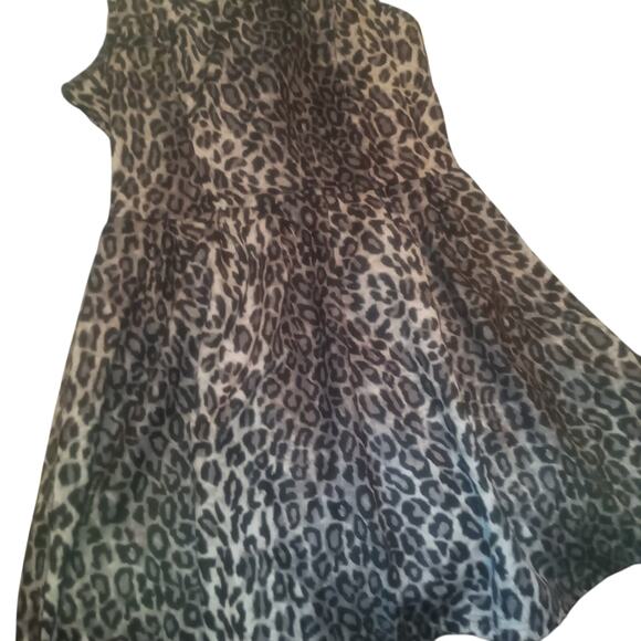 Attention Womens sleeveless Leopard Fit & Flare Dress Gray Pleated Size Large - Picture 1 of 4